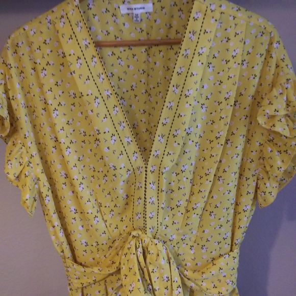 Max Studio Yellow Floral Flutter Sleeve Midi Dress Sz M - Picture 3 of 8